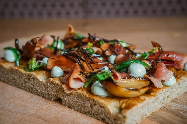 Focaccia tataki atún