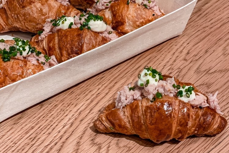 Croissant de ventresca de atún i maionesa